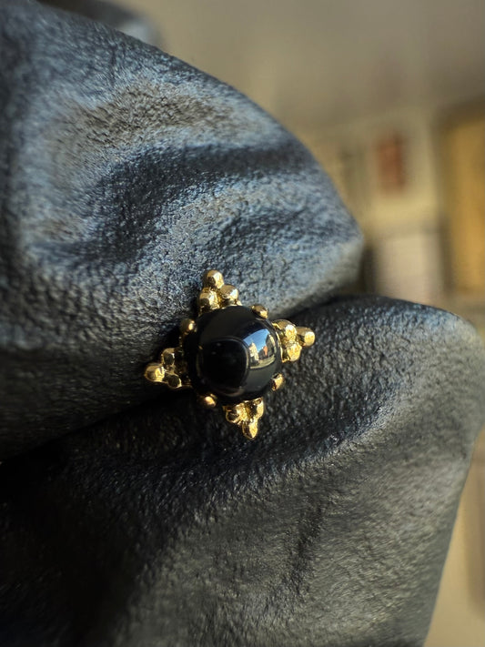 18ct Yellow Gold Onyx Zia